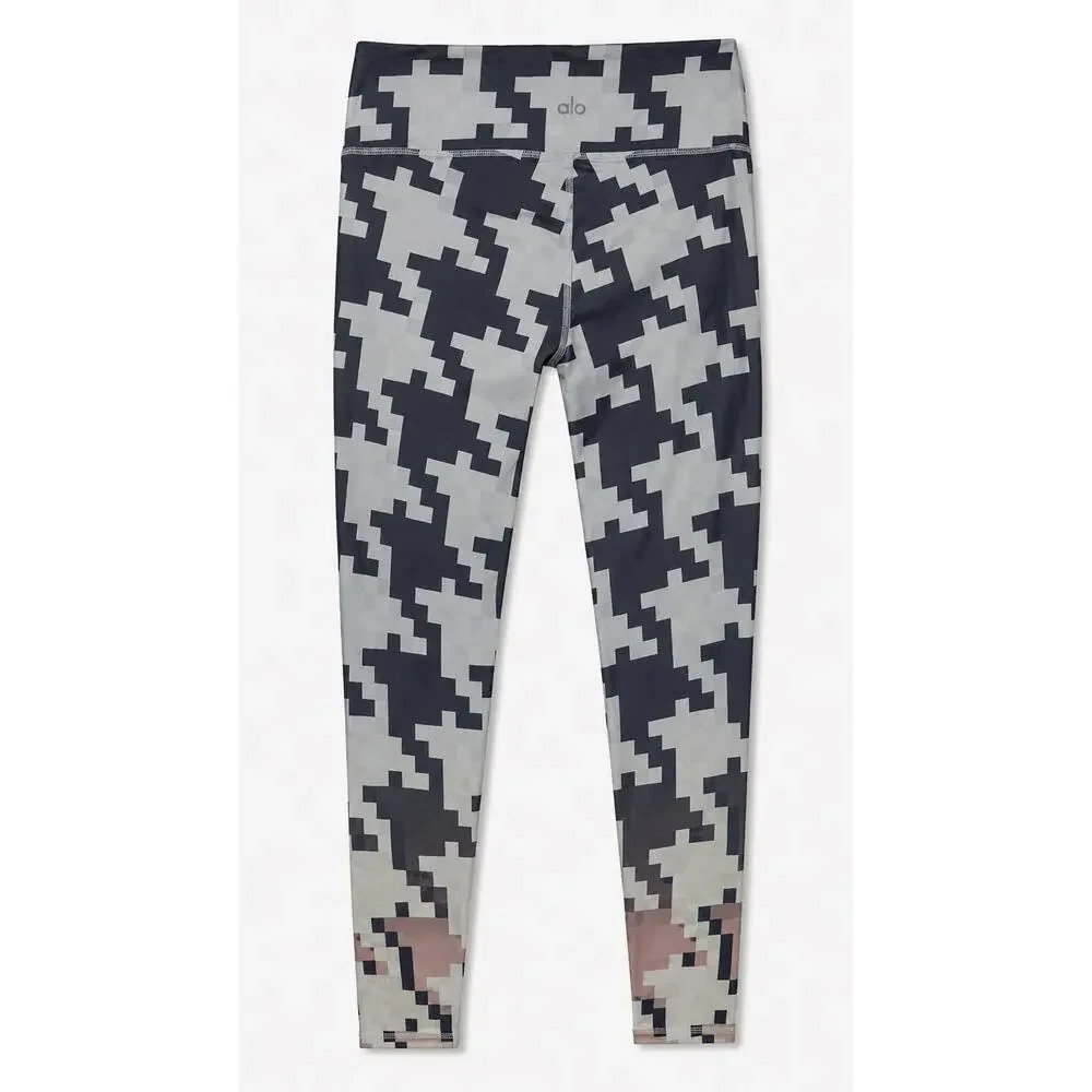 ALO‎ Yoga Airbrush Pixel Leggings Women Small Gray Pink Camo Pilates 29 Inseam